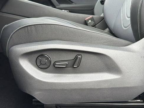 New 2026 Volkswagen Tiguan SE R-Line FWD image 24