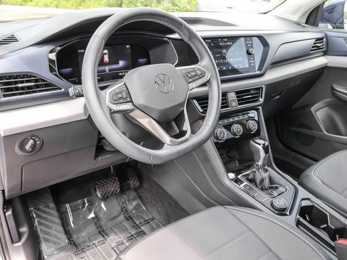 Used 2023 Volkswagen Taos SE w/ Panoramic Sunroof Package AWD/4WD image 4