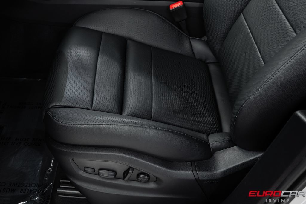 Used 2025 Porsche Cayenne AWD/4WD image 42