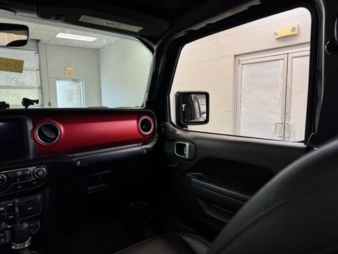 Used 2023 Jeep Gladiator Rubicon w/ Cold Weather Group AWD/4WD image 23