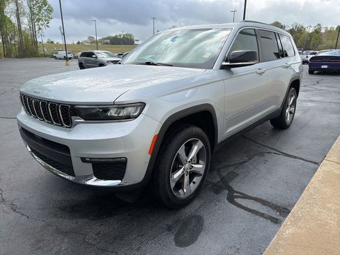 Certified 2025 Jeep Grand Cherokee L Limited w/ Luxury Tech Group II AWD/4WD image 3