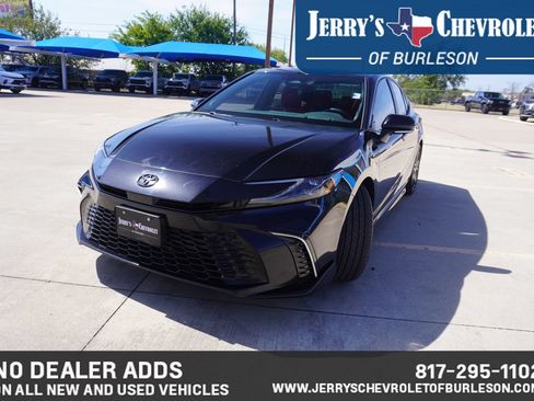 Used 2025 Toyota Camry XSE w/ Premium Package FWD image 2
