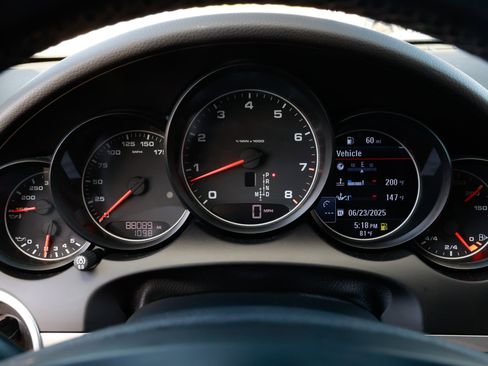 Used 2014 Porsche Cayenne Platinum Edition image 34