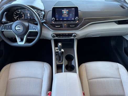 Used 2025 Nissan Altima 2.5 SV FWD image 16