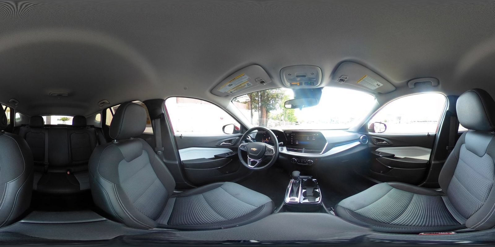 Used 2025 Chevrolet Trax LT w/ LT Convenience Package FWD image 40