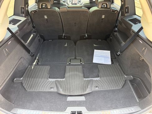 Used 2025 Volvo XC90 T8 Plus w/ Protection Package Premier AWD/4WD image 26