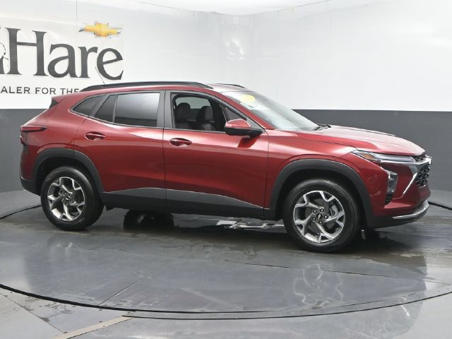 Used 2025 Chevrolet Trax LT w/ Driver Confidence Package FWD image 1