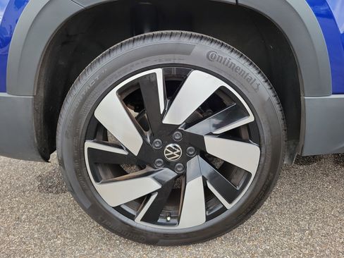 Used 2024 Volkswagen Taos SEL image 30