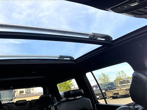 Used 2022 Jeep Wagoneer Series III w/ Premium Group I AWD/4WD image 30