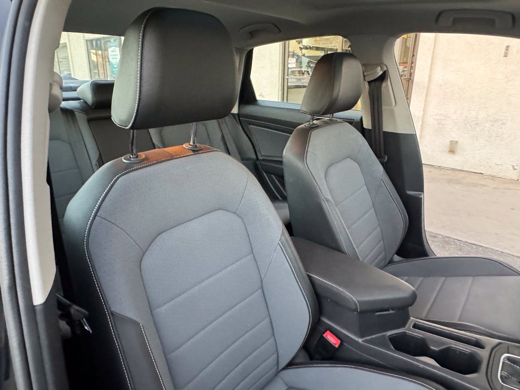 Used 2025 Volkswagen Jetta SE FWD image 20
