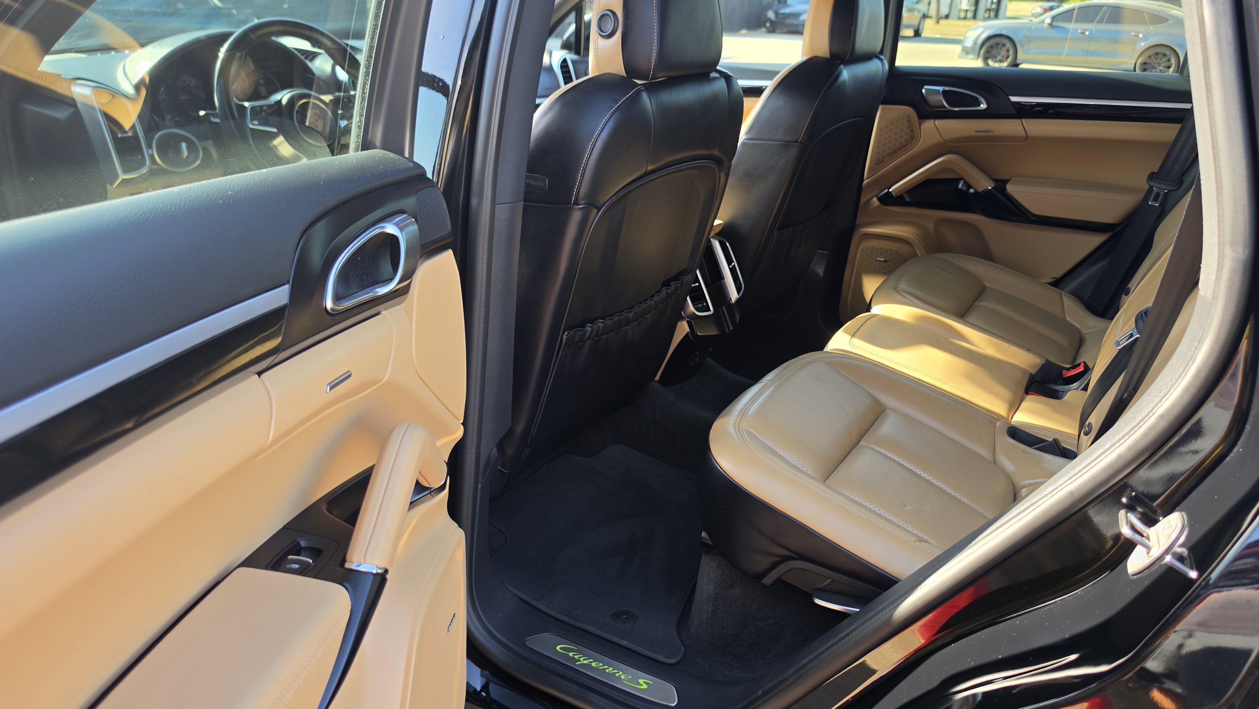 Used 2017 Porsche Cayenne S Platinum w/ Premium Package (PJW) AWD/4WD image 22