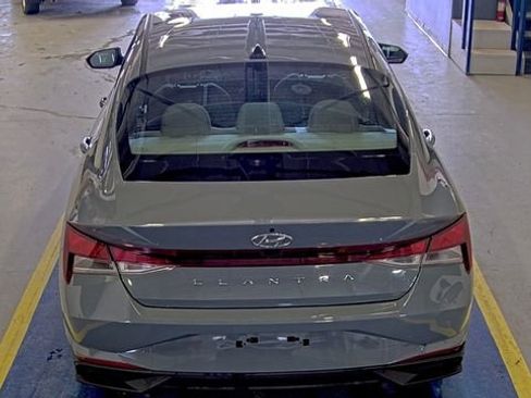 Used 2023 Hyundai Elantra SEL w/ Convenience Package image 5