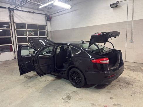 Used 2019 Ford Fusion SE image 11