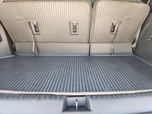 Used 2024 Chevrolet Traverse LT image 32