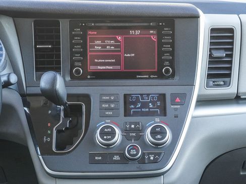 Certified 2020 Toyota Sienna LE w/ Carpet Mat Package FWD image 13