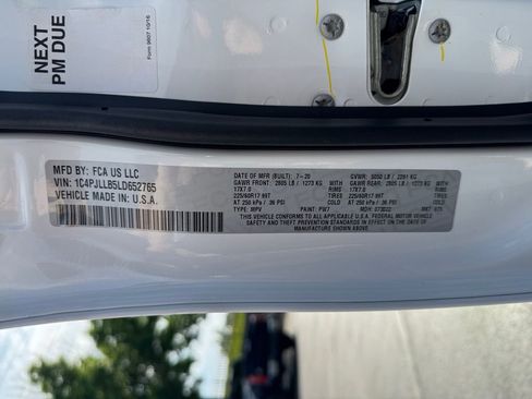 Used 2020 Jeep Cherokee Latitude Plus FWD image 26