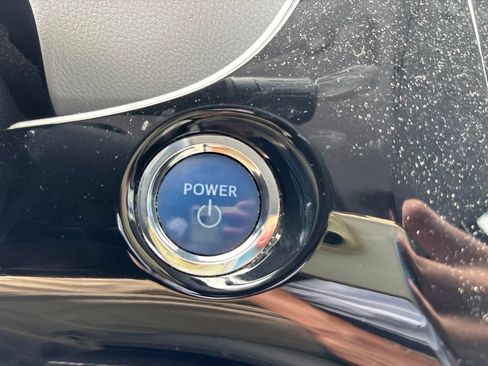 Used 2016 Toyota Prius Three Touring FWD image 25