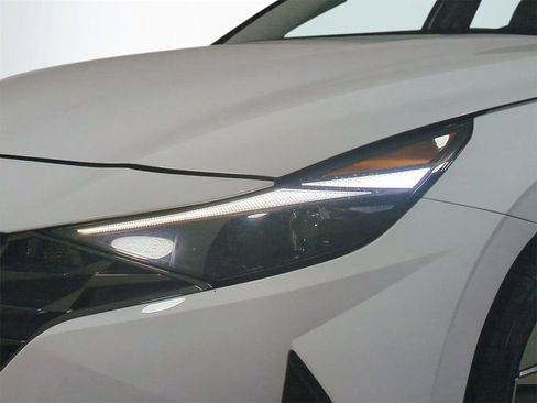 Used 2023 Hyundai Elantra Limited w/ Cargo Package FWD image 10