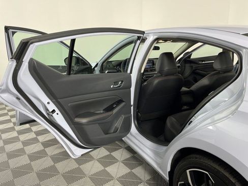 Used 2025 Nissan Altima 2.5 SR FWD image 36