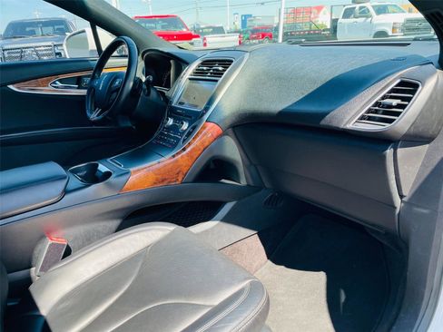 Used 2016 Lincoln MKX Reserve w/ Climate Package FWD image 21