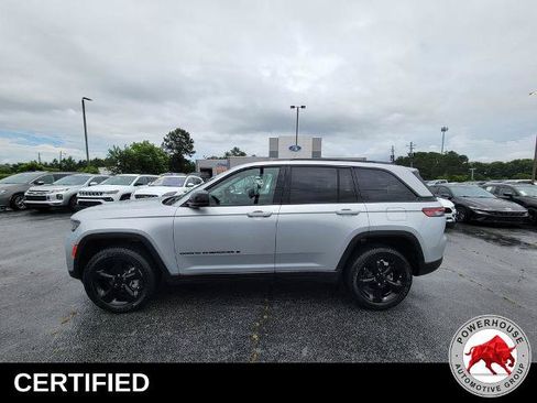 Used 2023 Jeep Grand Cherokee Limited w/ Luxury Tech Group II RWD image 3