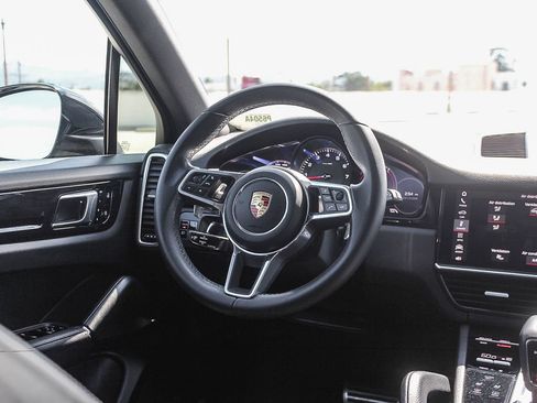 Used 2019 Porsche Cayenne S w/ Premium Package AWD/4WD image 16