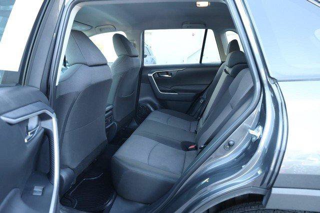 Used 2025 Toyota RAV4 XLE AWD/4WD image 21