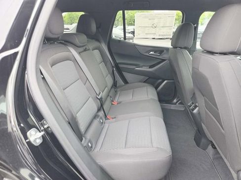 New 2026 Chevrolet Equinox LT w/ Safety and Technology Package FWD image 11