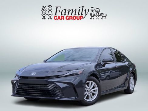 Used 2025 Toyota Camry LE w/ Convenience Package FWD image 1