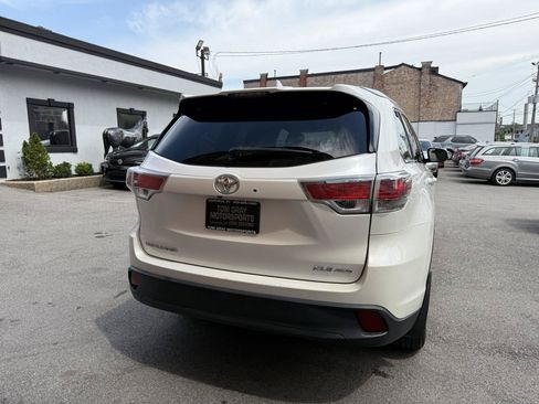 Used 2014 Toyota Highlander XLE AWD/4WD image 3