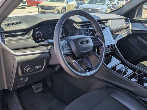 Used 2023 Jeep Grand Cherokee Altitude AWD/4WD image 31