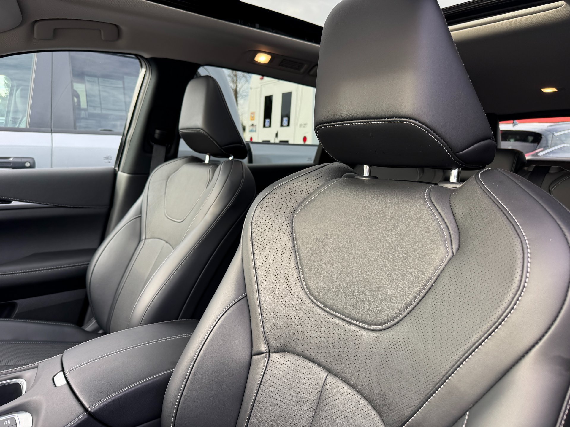 Used 2023 INFINITI QX60 Pure AWD/4WD image 12