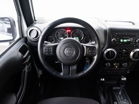 Used 2017 Jeep Wrangler Unlimited Rubicon w/ Connectivity Group image 2