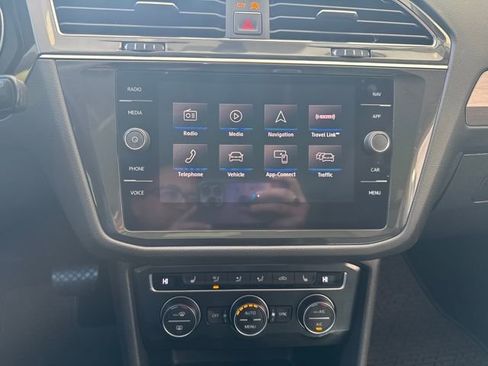 Used 2018 Volkswagen Tiguan SEL image 18