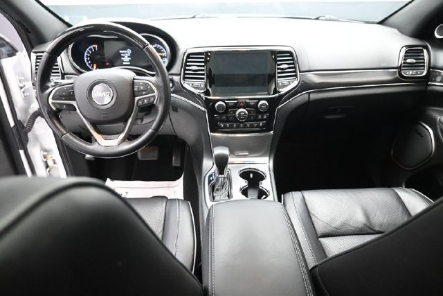 Used 2020 Jeep Grand Cherokee Overland AWD/4WD image 23