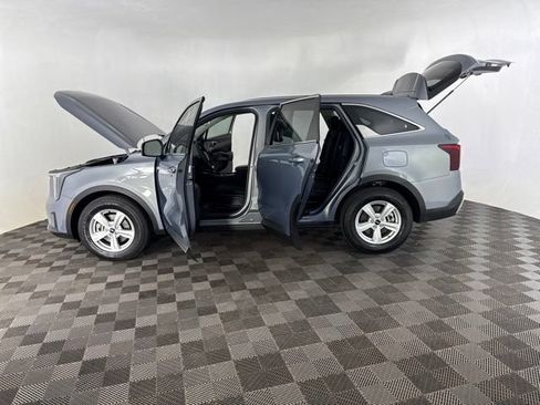 Certified 2024 Kia Sorento LX FWD image 11