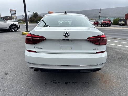Used 2017 Volkswagen Passat 1.8T R-Line FWD image 4