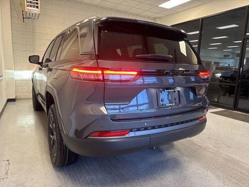 New 2026 Jeep Grand Cherokee Altitude AWD/4WD image 16