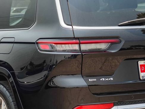 Certified 2021 Jeep Grand Cherokee L Summit w/ Luxury Tech Group V image 7