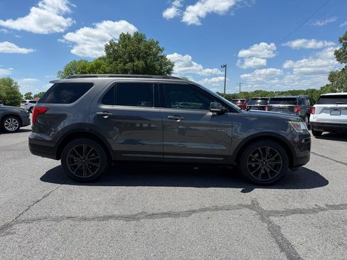Used 2018 Ford Explorer XLT w/ Equipment Group 202A FWD image 7
