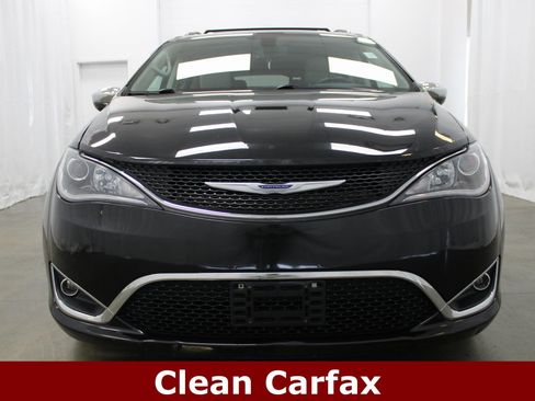 Used 2020 Chrysler Pacifica Limited image 3