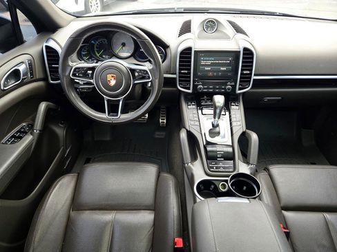 Used 2017 Porsche Cayenne S Platinum image 20
