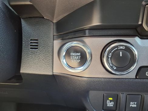 Used 2021 Toyota Tacoma TRD Off-Road w/ Technology Package AWD/4WD image 11