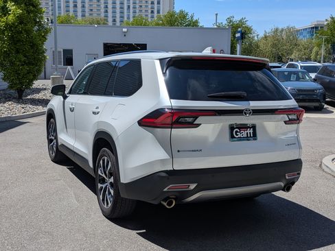 Used 2025 Toyota Grand Highlander AWD Hybrid image 7