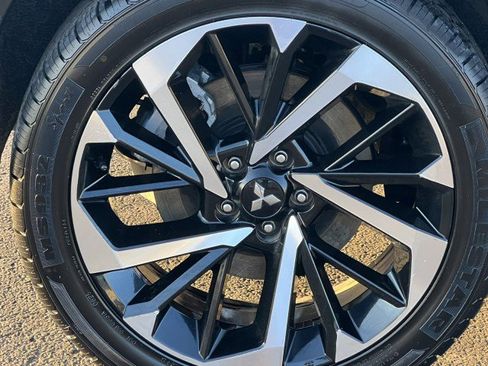 Used 2023 Mitsubishi Outlander SE image 9