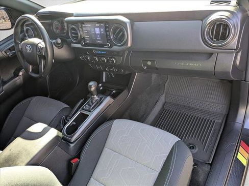 Used 2022 Toyota Tacoma TRD Sport image 25