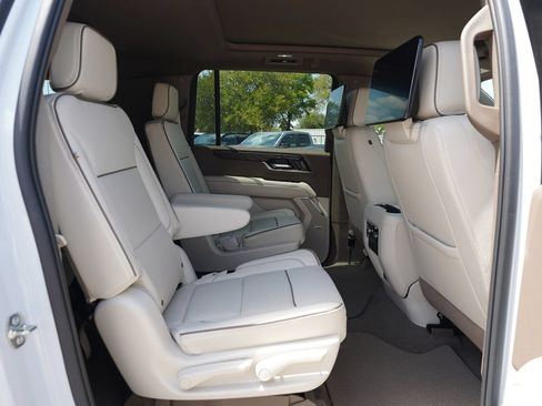 Used 2026 GMC Yukon XL Denali w/ Advanced Technology Package AWD/4WD image 24