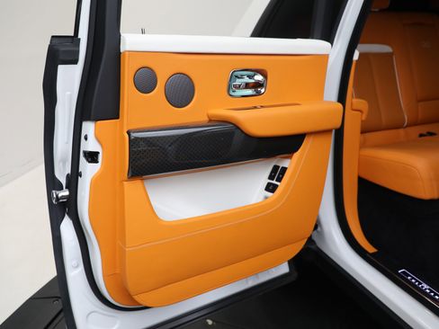 Certified 2022 Rolls-Royce Cullinan Black Badge AWD/4WD image 29