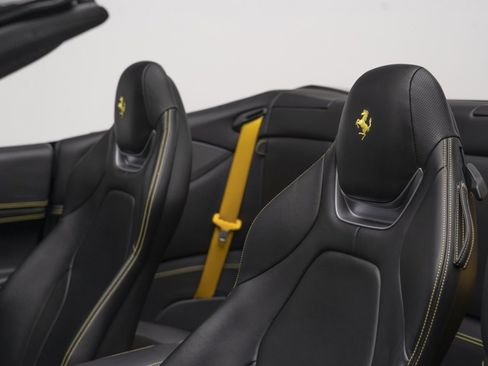 Used 2019 Ferrari Portofino Base image 16