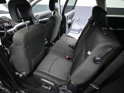 Used 2019 Dodge Journey SE image 31